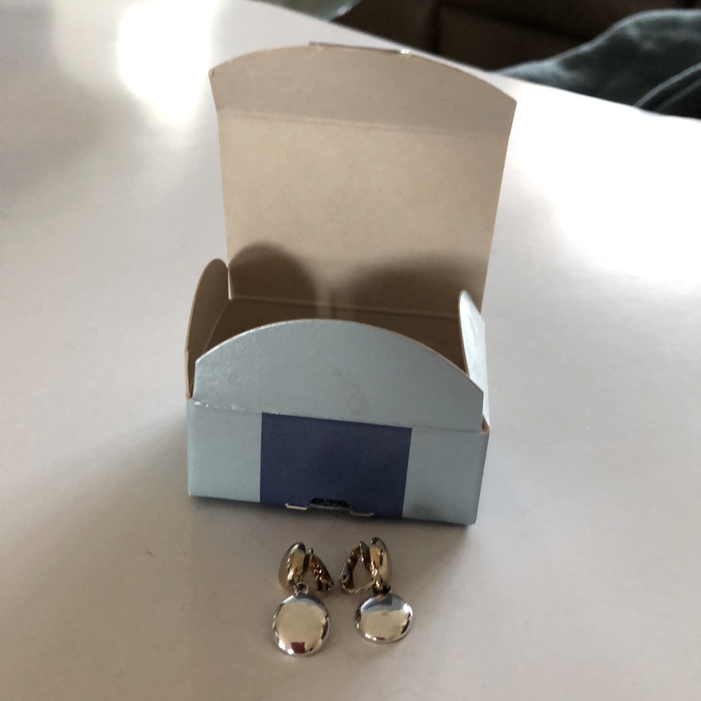 Avon clip on’s earrings